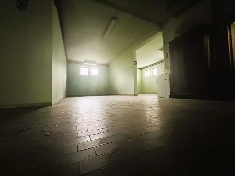 Immagine 5 di Magazzino in vendita  a Borgo A Mozzano