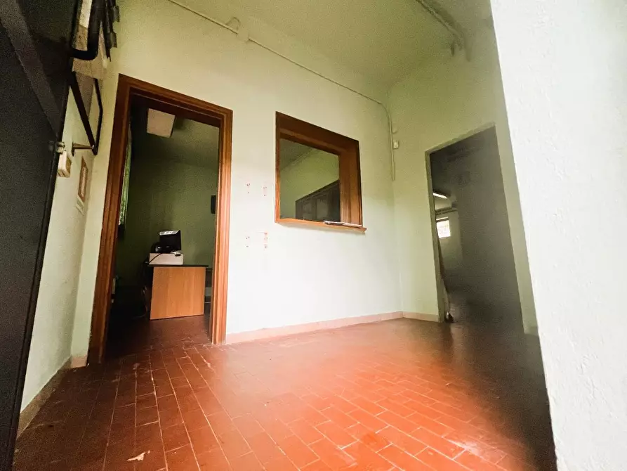 Immagine 11 di Magazzino in vendita  a Borgo A Mozzano