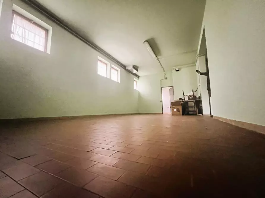 Immagine 7 di Magazzino in vendita  a Borgo A Mozzano