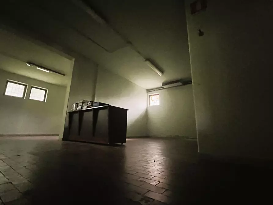 Immagine 12 di Magazzino in vendita  a Borgo A Mozzano