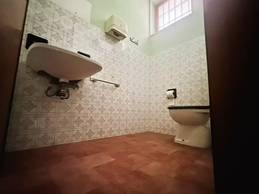 Immagine 14 di Magazzino in vendita  a Borgo A Mozzano
