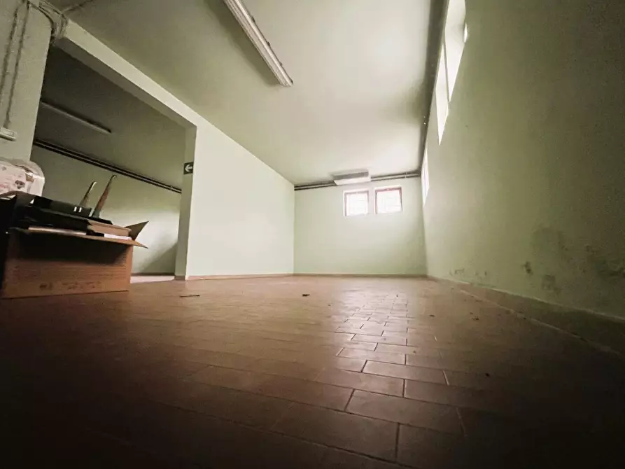 Immagine 2 di Magazzino in vendita  a Borgo A Mozzano