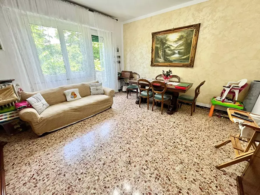 Immagine 2 di Appartamento in vendita  a Massa