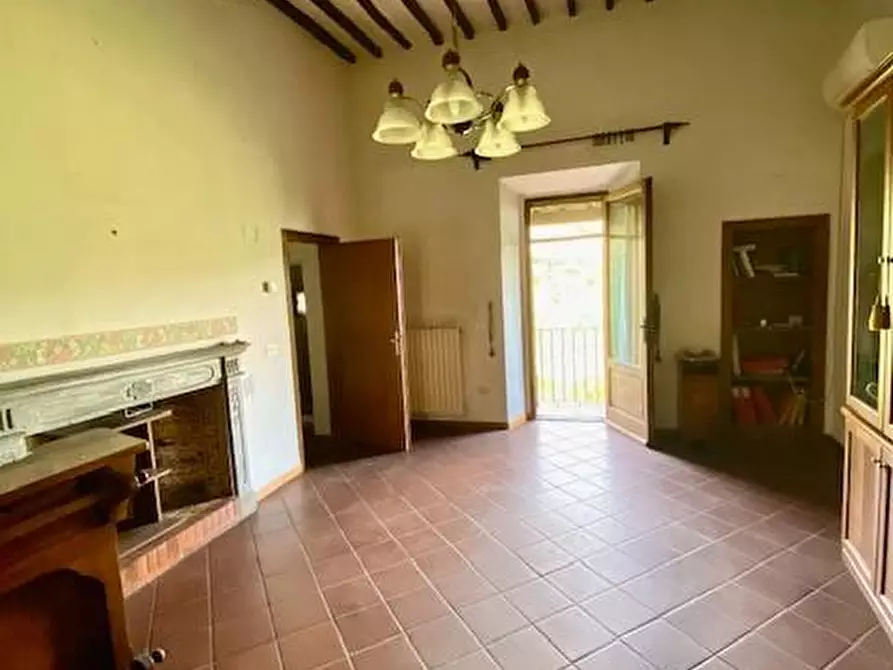 Immagine 9 di Appartamento in vendita  a Massa E Cozzile