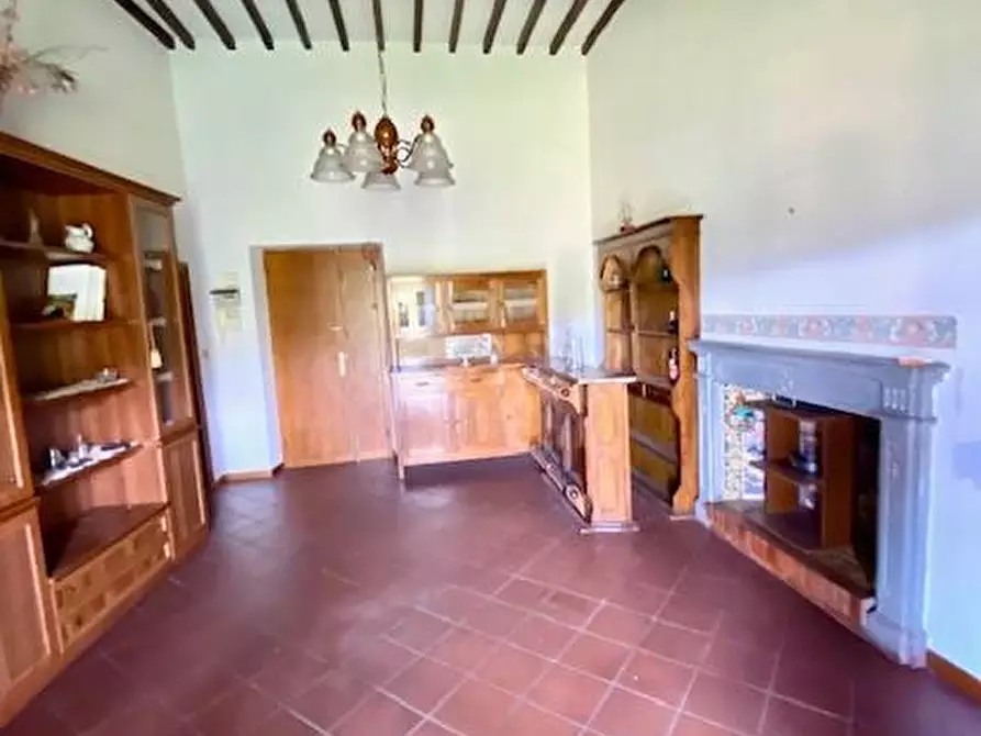 Immagine 5 di Appartamento in vendita  a Massa E Cozzile