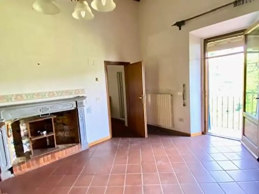 Immagine 10 di Appartamento in vendita  a Massa E Cozzile