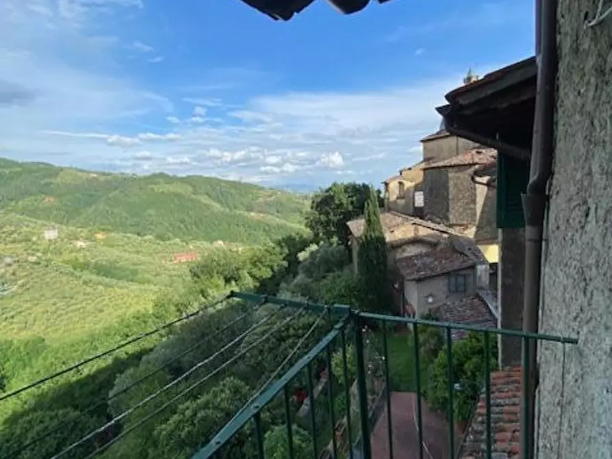 Immagine 2 di Appartamento in vendita  a Massa E Cozzile