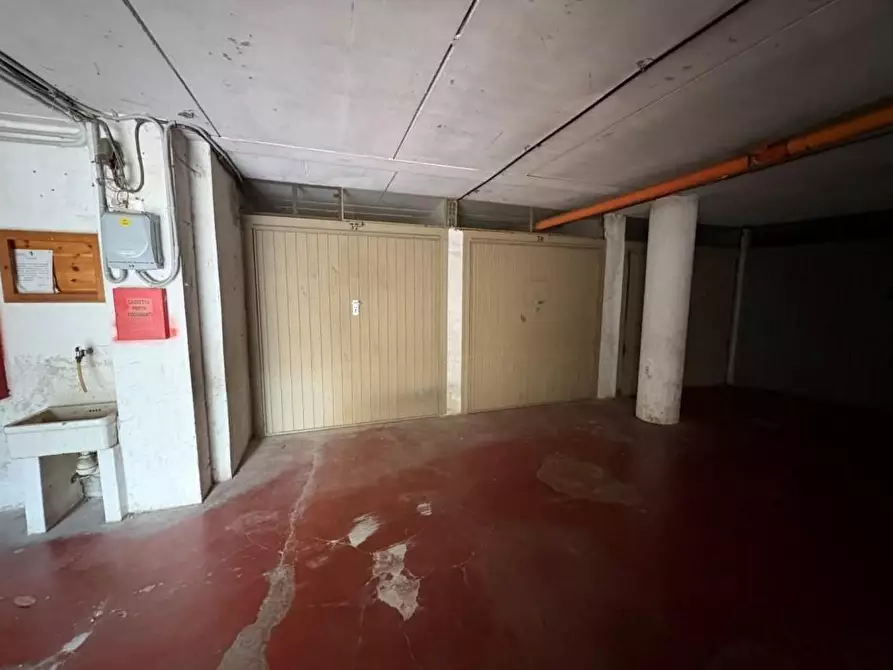 Immagine 2 di Garage in vendita  a Novi Ligure