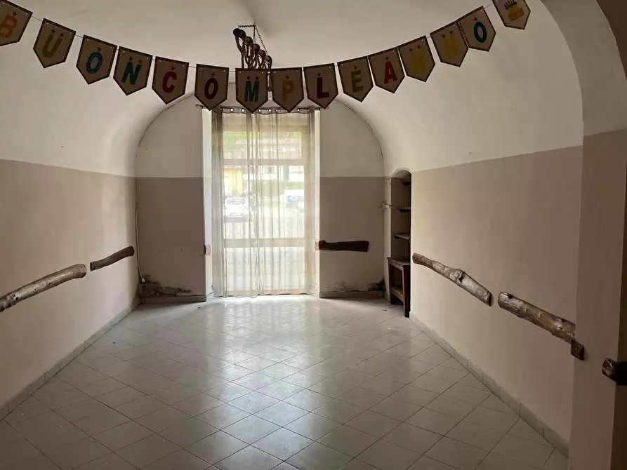 Immagine 1 di Locale commerciale in affitto  a Barga
