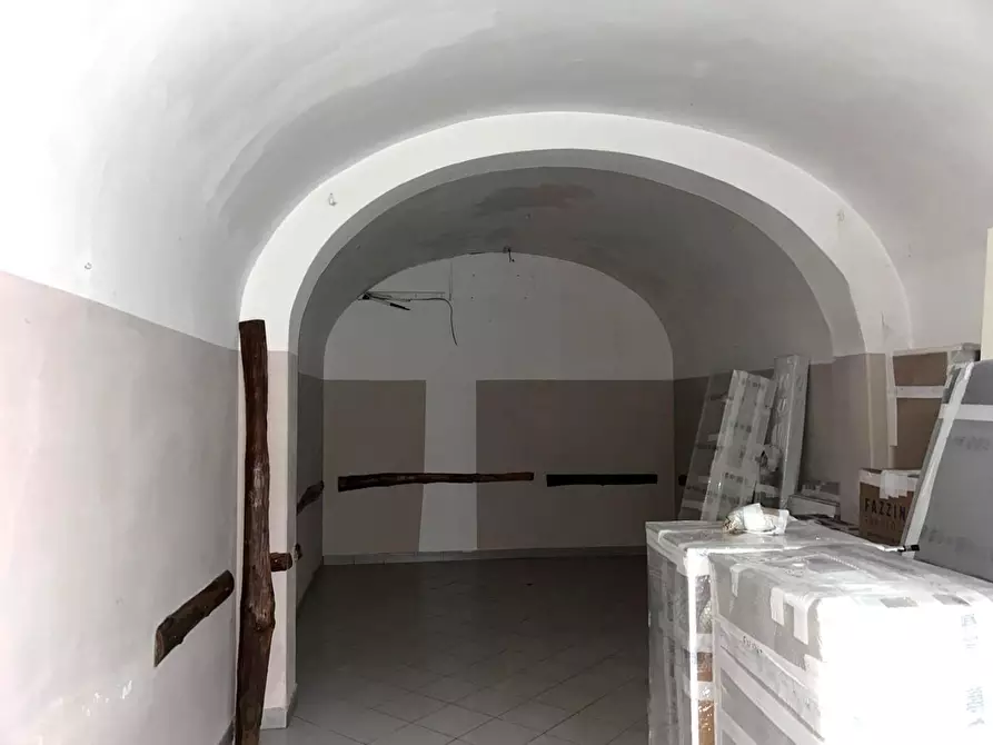 Immagine 7 di Locale commerciale in affitto  a Barga