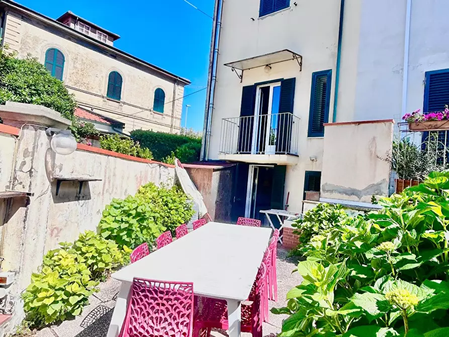 Immagine 30 di Terratetto in vendita  a Pisa