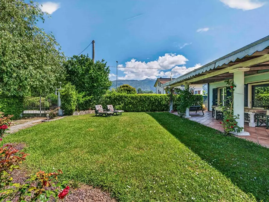 Immagine 6 di Casa indipendente in vendita  a Massa