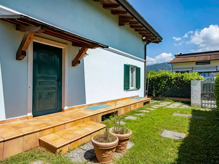 Immagine 9 di Casa indipendente in vendita  a Massa