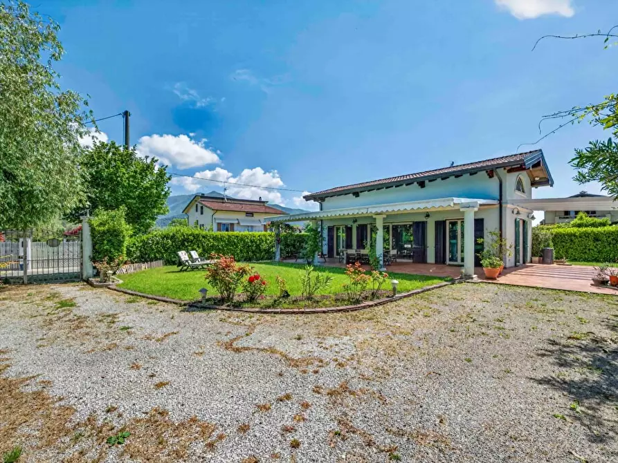 Immagine 12 di Casa indipendente in vendita  a Massa