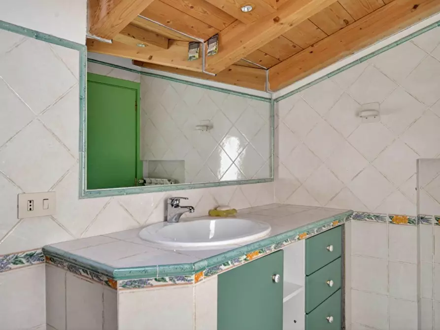 Immagine 40 di Casa indipendente in vendita  a Massa
