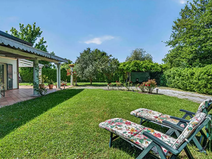 Immagine 4 di Casa indipendente in vendita  a Massa