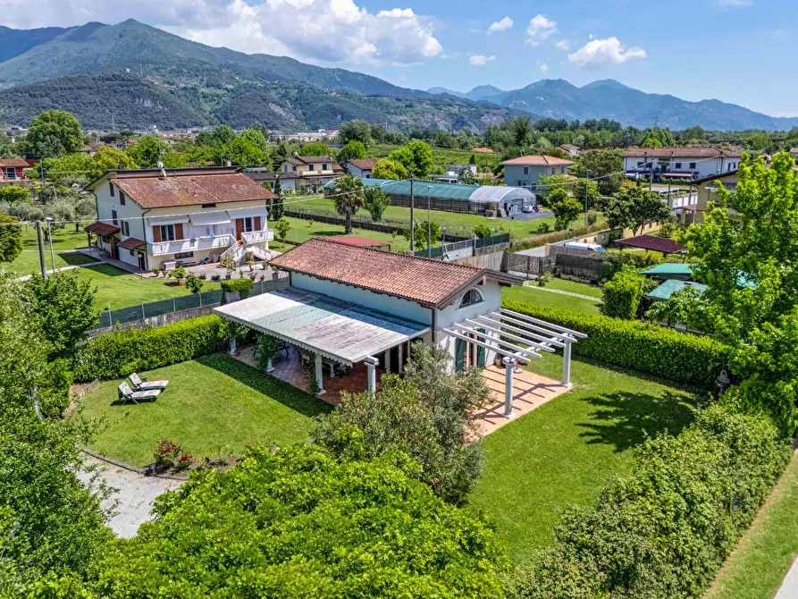 Immagine 14 di Casa indipendente in vendita  a Massa
