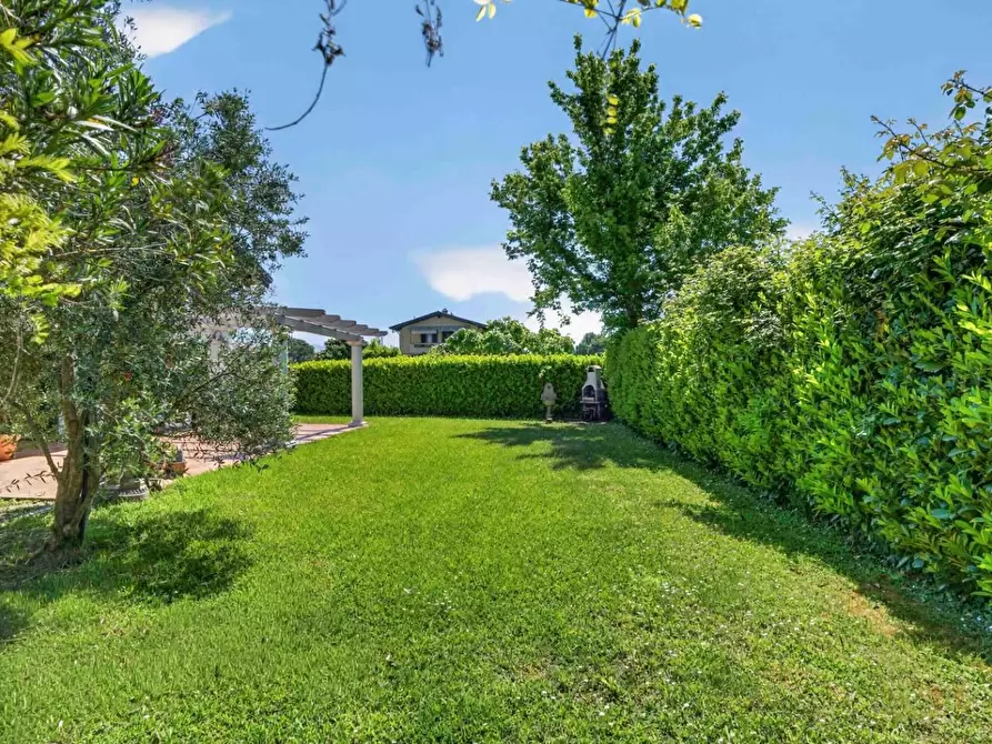Immagine 10 di Casa indipendente in vendita  a Massa