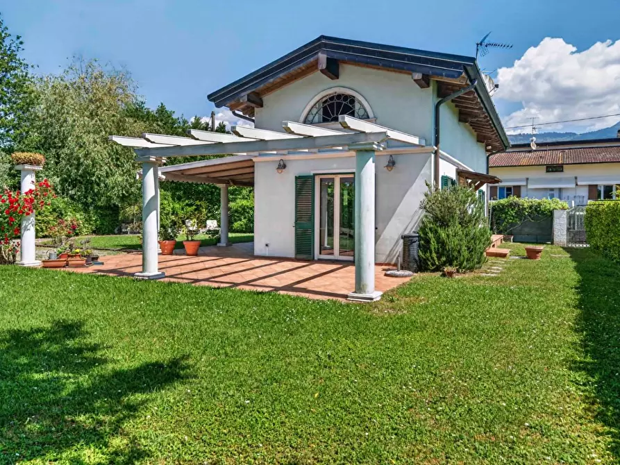 Immagine 3 di Casa indipendente in vendita  a Massa