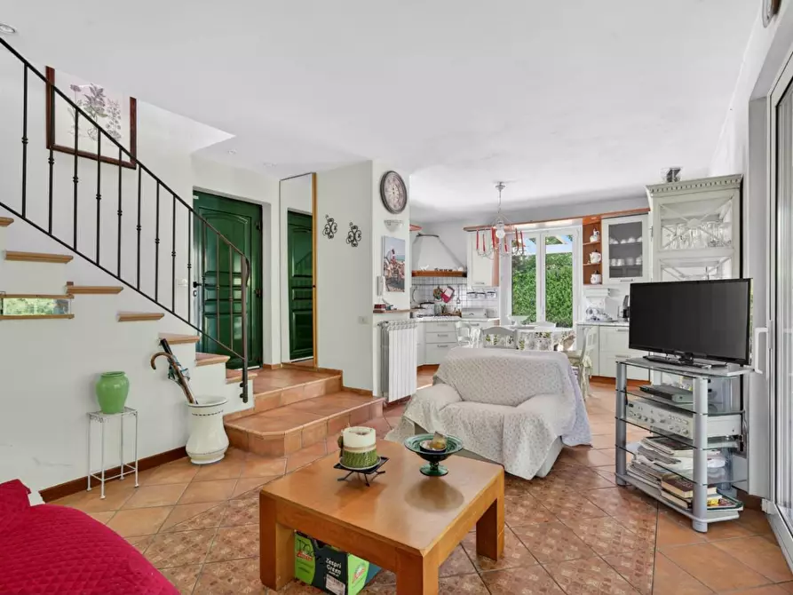 Immagine 19 di Casa indipendente in vendita  a Massa