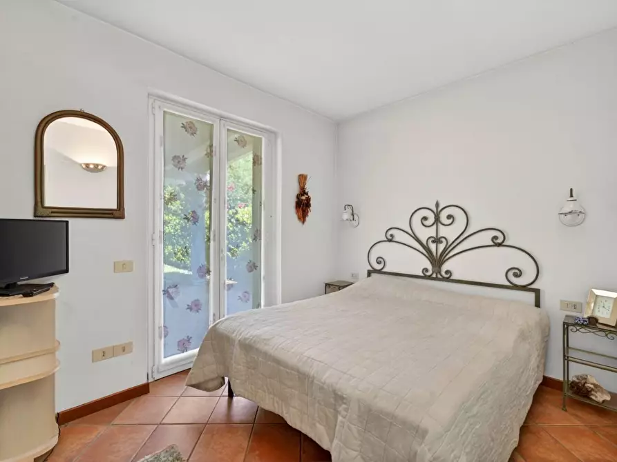 Immagine 29 di Casa indipendente in vendita  a Massa