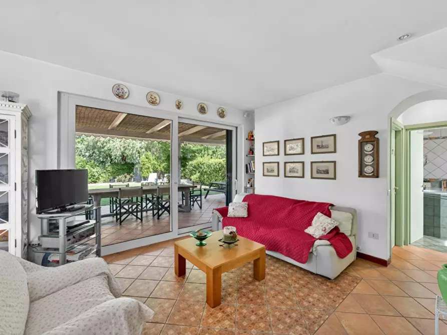 Immagine 17 di Casa indipendente in vendita  a Massa