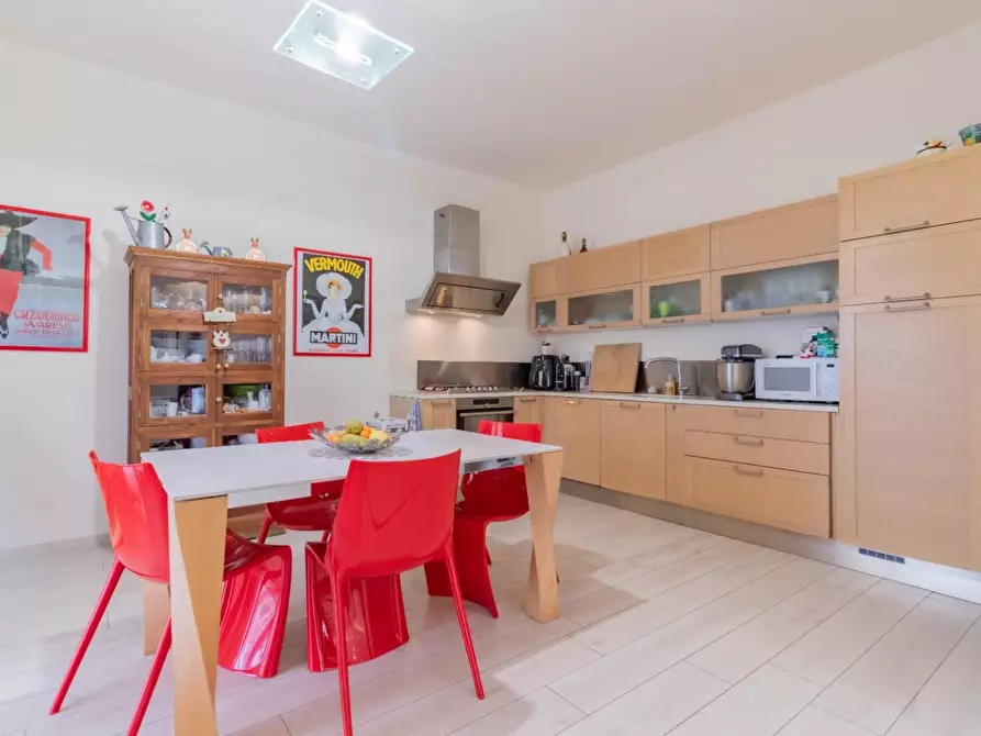 Immagine 5 di Villa in vendita  a Cascina