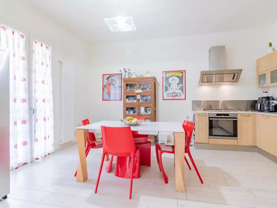 Immagine 6 di Villa in vendita  a Cascina