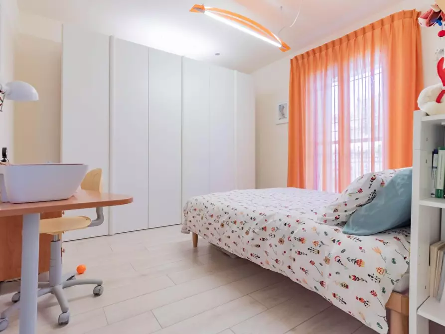 Immagine 13 di Villa in vendita  a Cascina