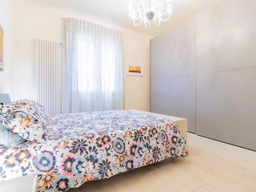 Immagine 18 di Villa in vendita  a Cascina