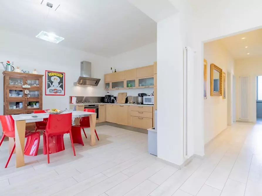 Immagine 4 di Villa in vendita  a Cascina