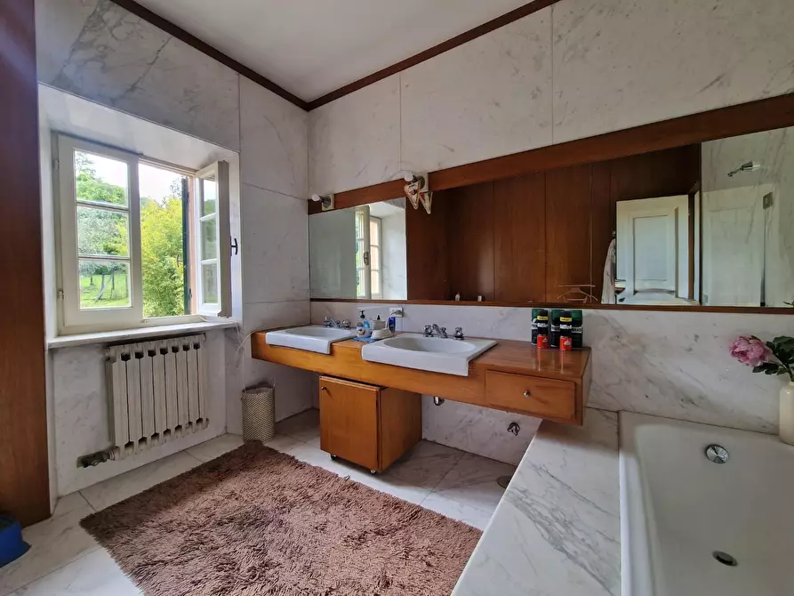 Immagine 27 di Villa in vendita  a Carrara