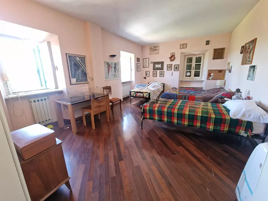 Immagine 21 di Villa in vendita  a Carrara