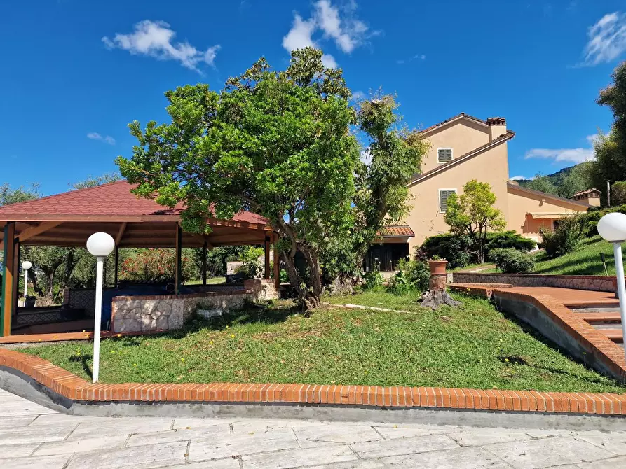 Immagine 4 di Villa in vendita  a Carrara