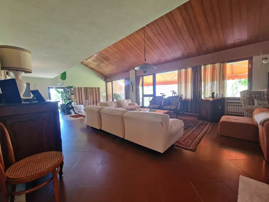 Immagine 11 di Villa in vendita  a Carrara