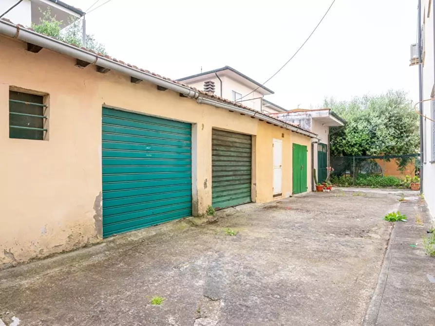 Immagine 23 di Appartamento in vendita  a Pontedera
