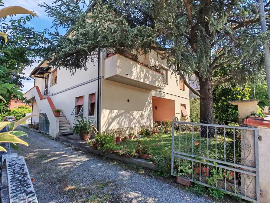 Immagine 9 di Casa indipendente in vendita  a Santa Maria A Monte