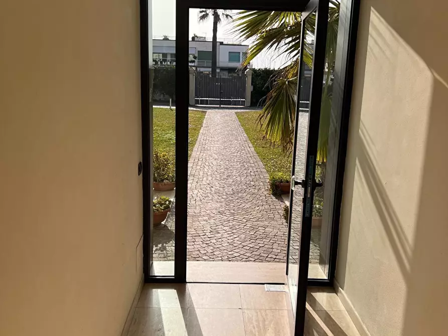 Immagine 10 di Appartamento in vendita  a Viareggio