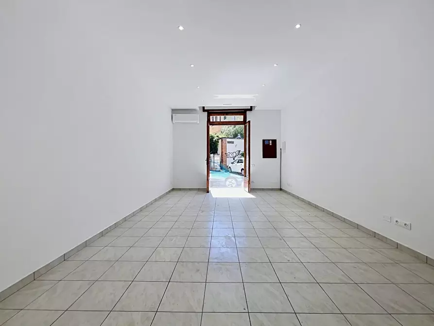 Immagine 10 di Locale commerciale in vendita  a Pisa