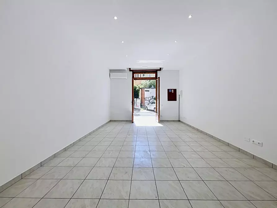 Immagine 15 di Locale commerciale in vendita  a Pisa