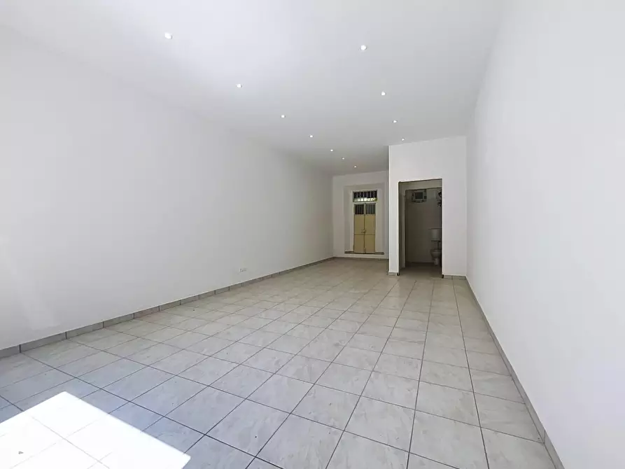 Immagine 16 di Locale commerciale in vendita  a Pisa