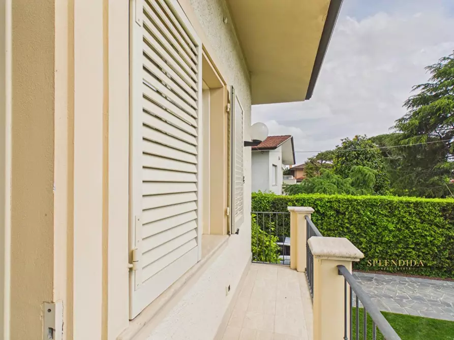 Immagine 11 di Villa in affitto  a Forte Dei Marmi