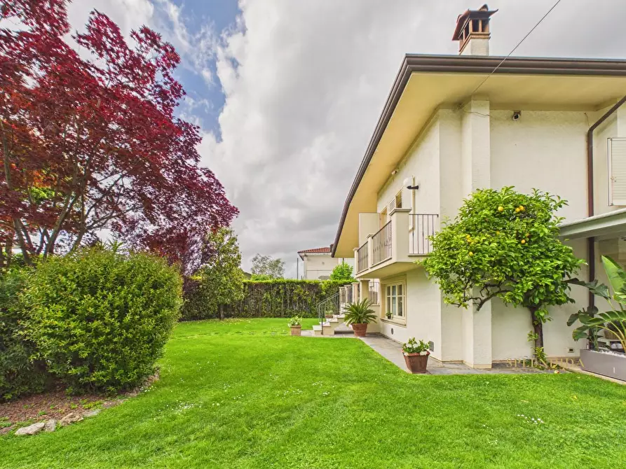 Immagine 23 di Villa in affitto  a Forte Dei Marmi
