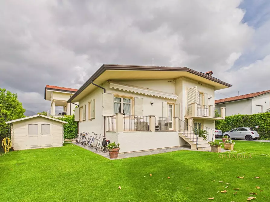 Immagine 24 di Villa in affitto  a Forte Dei Marmi