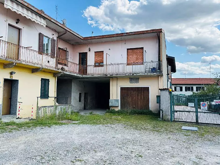 Immagine 23 di Appartamento in vendita  a Vergiate