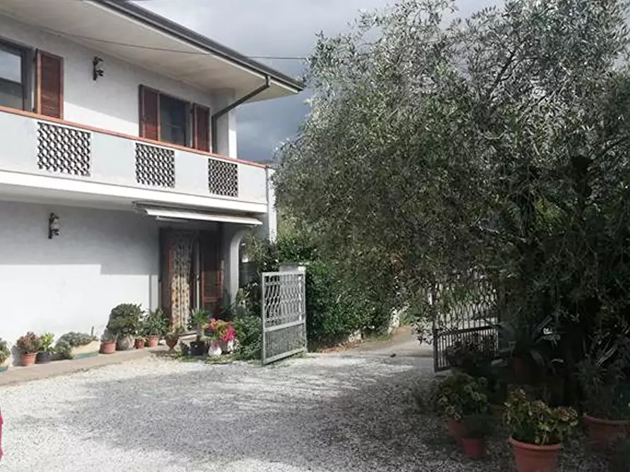 Immagine 1 di Casa indipendente in vendita  a Pietrasanta
