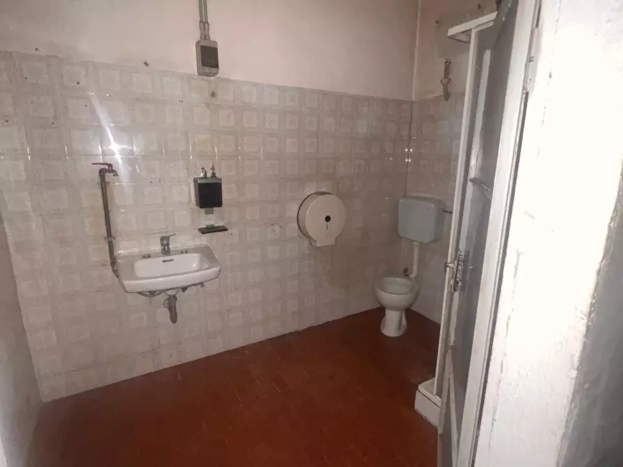 Immagine 4 di Attività artigianale in vendita  a Colle Di Val D'elsa