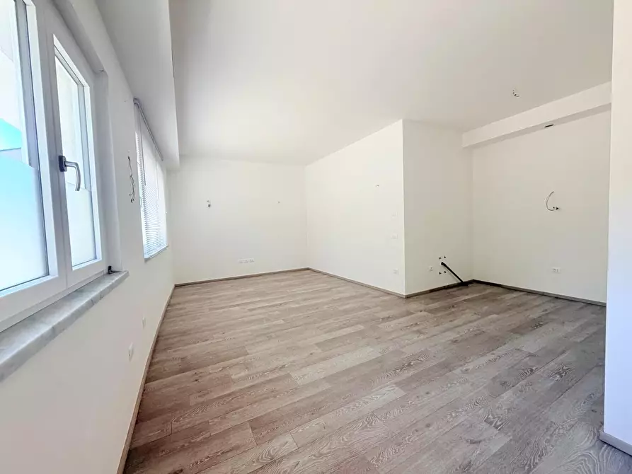 Immagine 1 di Appartamento in vendita  a Massa