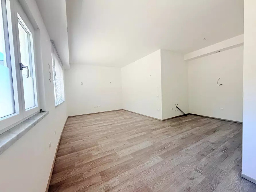 Immagine 3 di Appartamento in vendita  a Massa