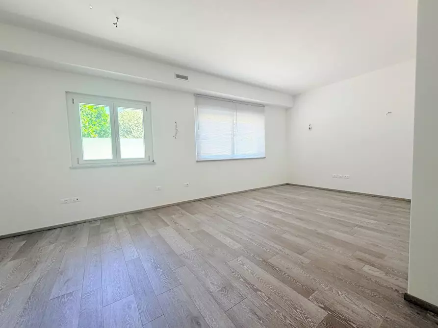 Immagine 2 di Appartamento in vendita  a Massa